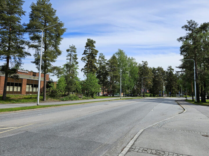 Kuninkaanlähteenkatu kesällä