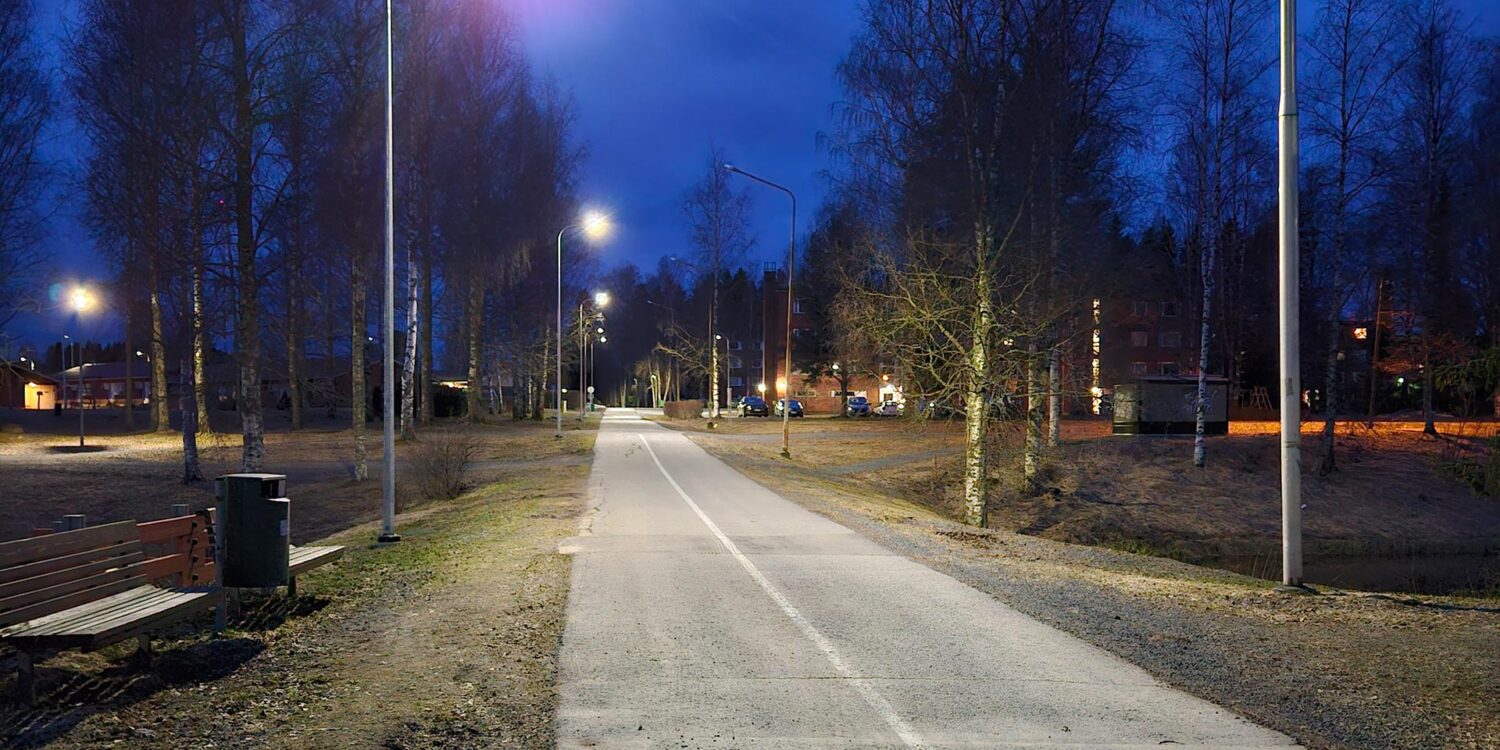 Kevyen liikenteen väylä alikululta Juhaninkadulle Kankaanpäässä.