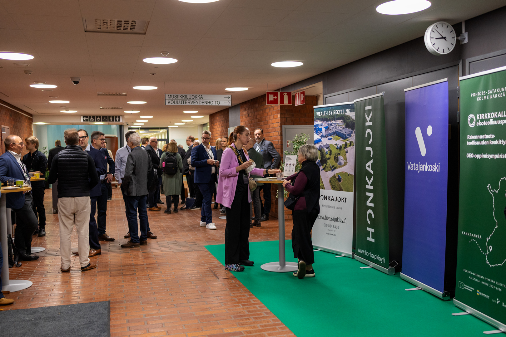 Yleiskuvaan Kirkkokallion konferenssista