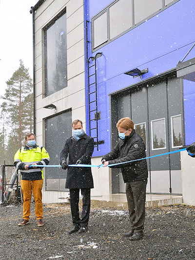 Nauhan hukkalämpölaitoksen vihkiäisissä leikkasi Mauri Pekkarinen