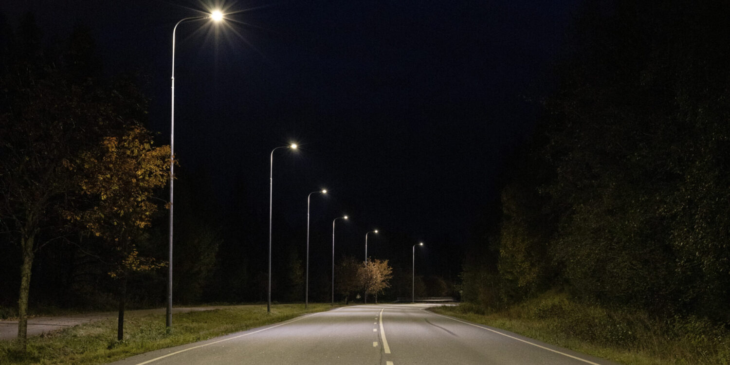 Katuvalaistusta pimeään aikaan