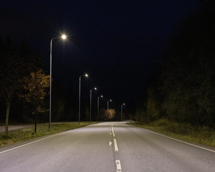 Katuvalaistusta pimeään aikaan